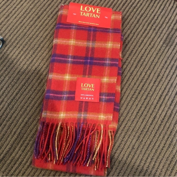 New LAMBSWOOL SCOTTISH TARTAN CLAN SCARF LOVE TARTAN - Picture 1 of 6